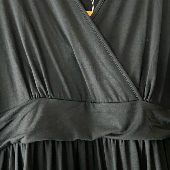 Grecerelle Black Long Sleeve Wrap V-neck Dress - Picture 3 of 12